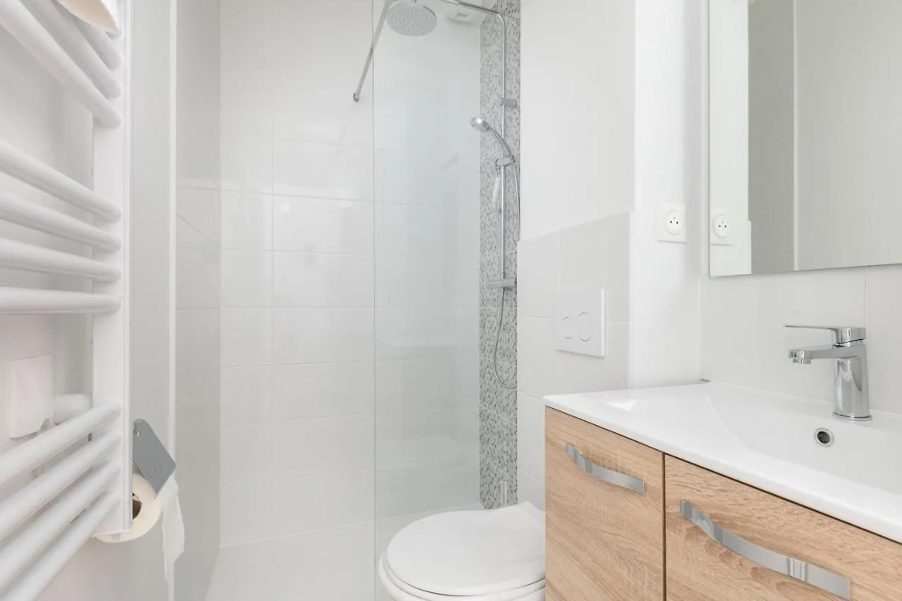 Du - Superbe Studio Tout Neuf, 2E Etage En Hypercentre Et Tramway Brest 0*,